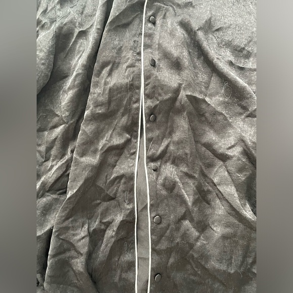 NWT - Black Button Down Blouse with White Piping - size M - Picture 5 of 7